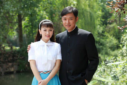 他是红极一时的明星，为了照顾妻子放弃前程，今生活美满