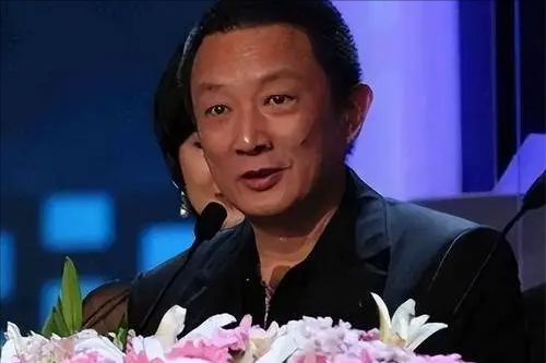 风流导演跌落神坛 曾毁半壁美人江湖，今六十七岁独饮寂寥